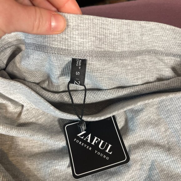 NWT - Small Zaful Gray scrunch skirt - open slit - Picture 3 of 6